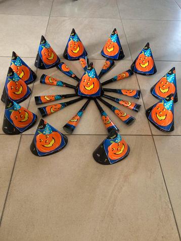 12 Halloween Toeters en hoedjes beschikbaar voor biedingen