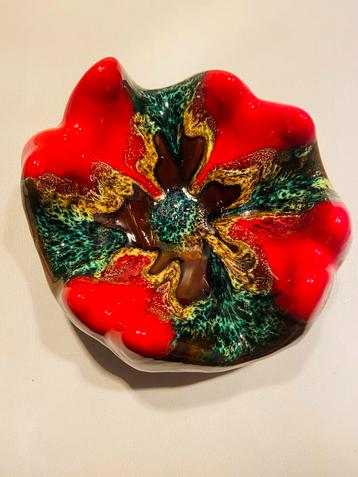 Vintage keramiek schaal beschikbaar voor biedingen