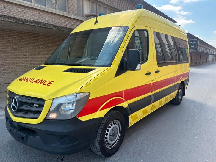 Mercedes Sprinter Ambulance 314 de 2017 avec Lift latéral, Auto's, Bestelwagens en Lichte vracht, Bedrijf, Euro 6, 2 deurs, Handgeschakeld