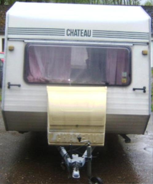 Chateau Grand Prix 424 uit 80-er jaren, Caravanes & Camping, Caravanes, Particulier, jusqu'à 4, 750 - 1000 kg, Siège standard