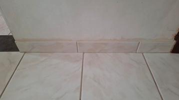 Les plinthes en carrelage peuvent être récupérées GRATUITEME, Enlèvement, Utilisé