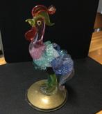 Kleurrijke haan in glas met voet, Antiek en Kunst, Antiek | Glaswerk en Kristal, Ophalen of Verzenden