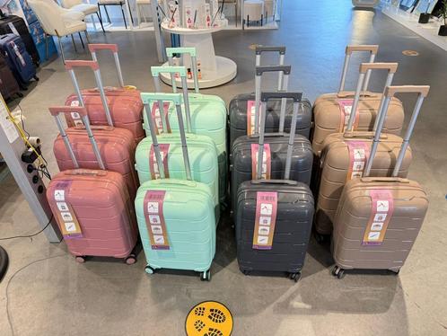NIEUW Hardcase Reiskoffers Set van 3 -beige/zwart/groen/roze, Handtassen en Accessoires, Koffers, Nieuw, Hard kunststof, Ophalen