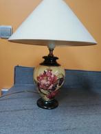 Lampe de table ceramique fleurie 15 €, Maison & Meubles, Lampes | Lampes de table, Enlèvement