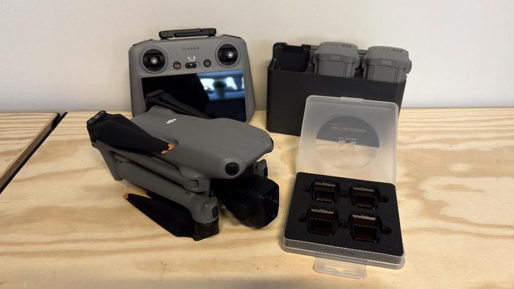 DJI Air 3 Fly More Combo (DJI RC 2), Audio, Tv en Foto, Drones, Zo goed als nieuw, Ophalen