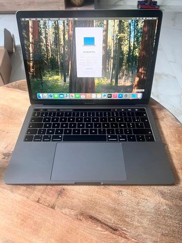 Apple macbook pro 2019 touchbar beschikbaar voor biedingen