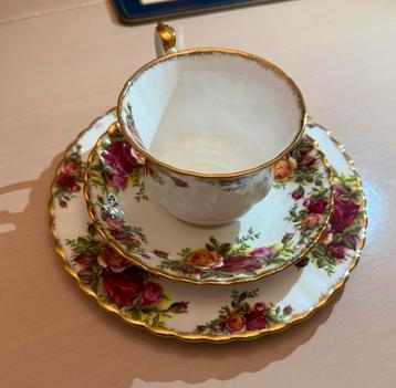 Set de 3 pièces par ROYAL ALBERT, Envoi, Comme neuf