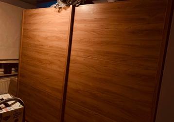 Mooie, grote kleerkast met schuifdeuren. PRIMA STAAT! beschikbaar voor biedingen