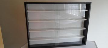 VITRINE A SUSPENDRE NOIRE beschikbaar voor biedingen