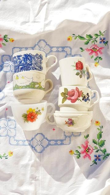 Mignonnes tasses 🌹vintage à fleurs et 🌹autres motifs 