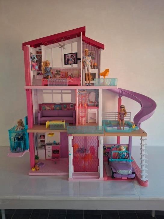 Barbiehuis XL met 5 poppen en accessoires, Kinderen en Baby's, Speelgoed | Poppenhuizen, Gebruikt, Accessoires, Ophalen