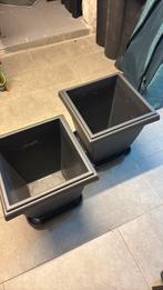 2 plastieken bloempotten merk Elho, Tuin en Terras, Bloembakken en Plantenbakken, Ophalen, Zo goed als nieuw