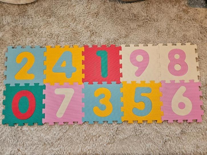 Kleurrijke foam speelmat met cijfers, Kinderen en Baby's, Speelgoed | Speelkleden, Gebruikt, Ophalen