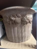 Authentieke terracotta plantenpot met siermotief, Tuin en Terras, Gebruikt, Rond, Tuin, Terracotta