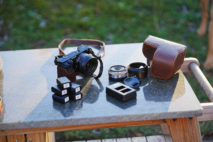 Sony a6000, 2 lenzen, 5 batterijen  Zeer goede staat, Audio, Tv en Foto, Fotocamera's Digitaal, Gebruikt, Compact, Sony, Geen optische zoom