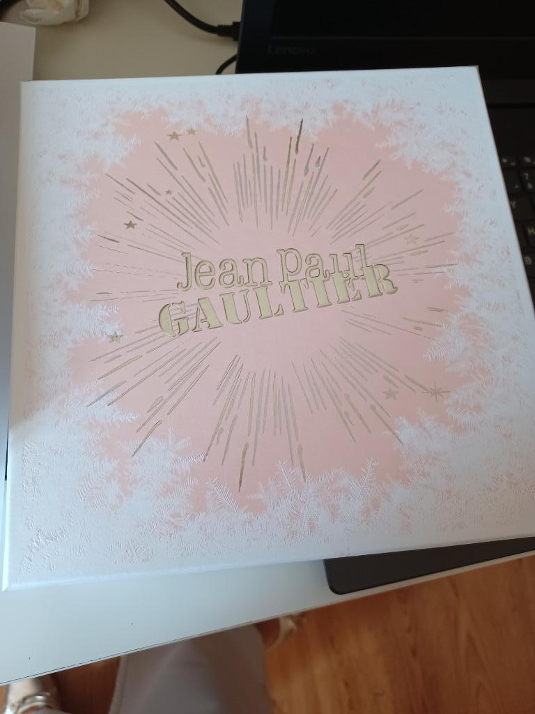 GAULTIER NIEUWE KLASSIEKE DOOS, Verzamelen, Parfumverzamelingen, Verzenden