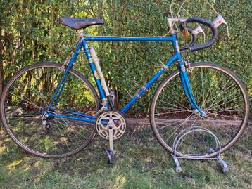 Vintage racefiets Colnero met toponderdelen beschikbaar voor biedingen