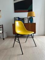 Chaise vintage Eames — Fibre de verre — Herman Miller, Maison & Meubles, Chaises, Enlèvement ou Envoi, Une