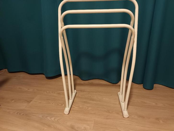 A vendre porte serviette, Maison & Meubles, Salle de bain | Linge de bain & Accessoires, Serviette, Enlèvement