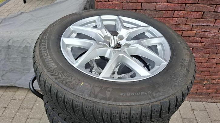 volvo XC60 winterbanden, Auto-onderdelen, Banden en Velgen, Banden en Velgen, Winterbanden, 18 inch, 235 mm, Personenwagen, Gebruikt