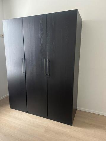 Grande armoire IKEA noire – très bon état beschikbaar voor biedingen