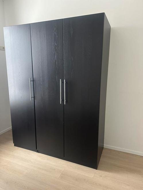 Grande armoire IKEA noire – très bon état, Huis en Inrichting, Kasten | Kleerkasten, Gebruikt, Ophalen