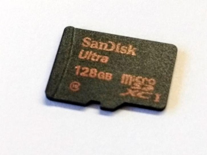 diverse Sandisk sdkaartjes + tas + reader (nieuwstaat), Audio, Tv en Foto, Foto | Geheugenkaarten, Nieuw, SD, 128 GB, Videocamera
