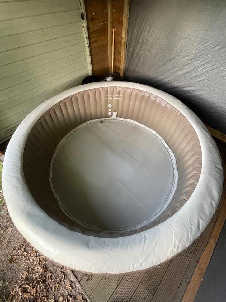 Te koop intex spa 8 personen, Tuin en Terras, Bubbelbaden en Hottubs, Zo goed als nieuw, Opblaasbaar, Afdekzeil, Grondzeil, Filter