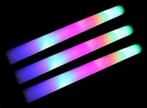Carnaval Gadget Led Foam Sticks 48cm De Goedkoopste !, Diversen, Ophalen, Nieuw