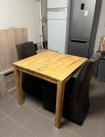 Tafel met 2 stoelen te koop beschikbaar voor biedingen