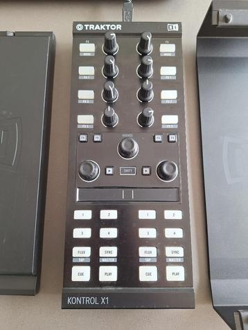 Traktor Kontrol X1 MK2, Musique & Instruments, Enlèvement, Comme neuf
