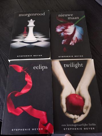 4 boeken Stephenie Meyer beschikbaar voor biedingen