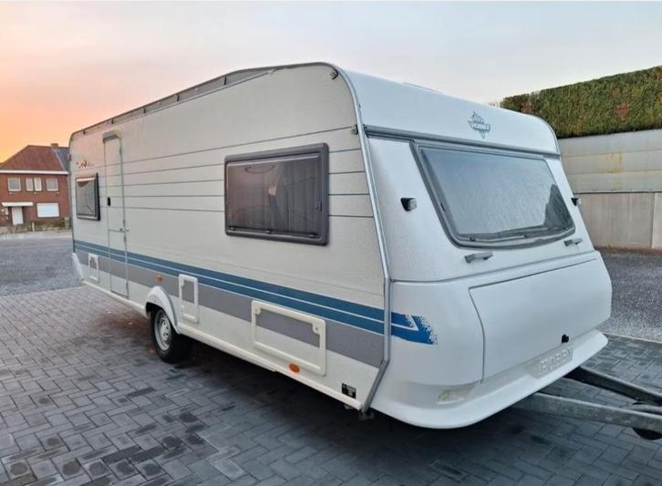 winterkoopje - Caravan Hobby 560 bj 2000 - 4 slaapplaatsen, Caravans en Kamperen, Caravans, Particulier, tot en met 4, Treinzit
