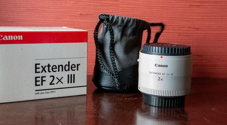 Canon extender EF 2X III with lens case LP511, Audio, Tv en Foto, Foto | Lenzen en Objectieven, Zo goed als nieuw, Accessoires