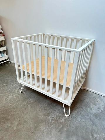 Baby park / box childwood disponible aux enchères