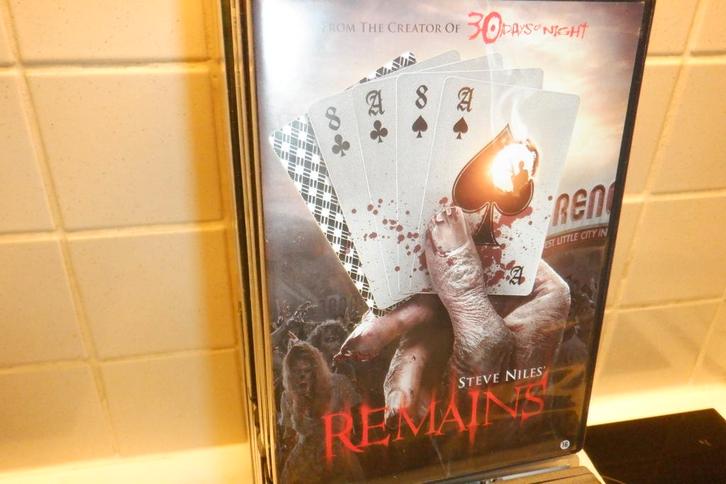 DVD Remains., CD & DVD, DVD | Horreur, Comme neuf, Vampires ou Zombies, À partir de 16 ans, Enlèvement ou Envoi