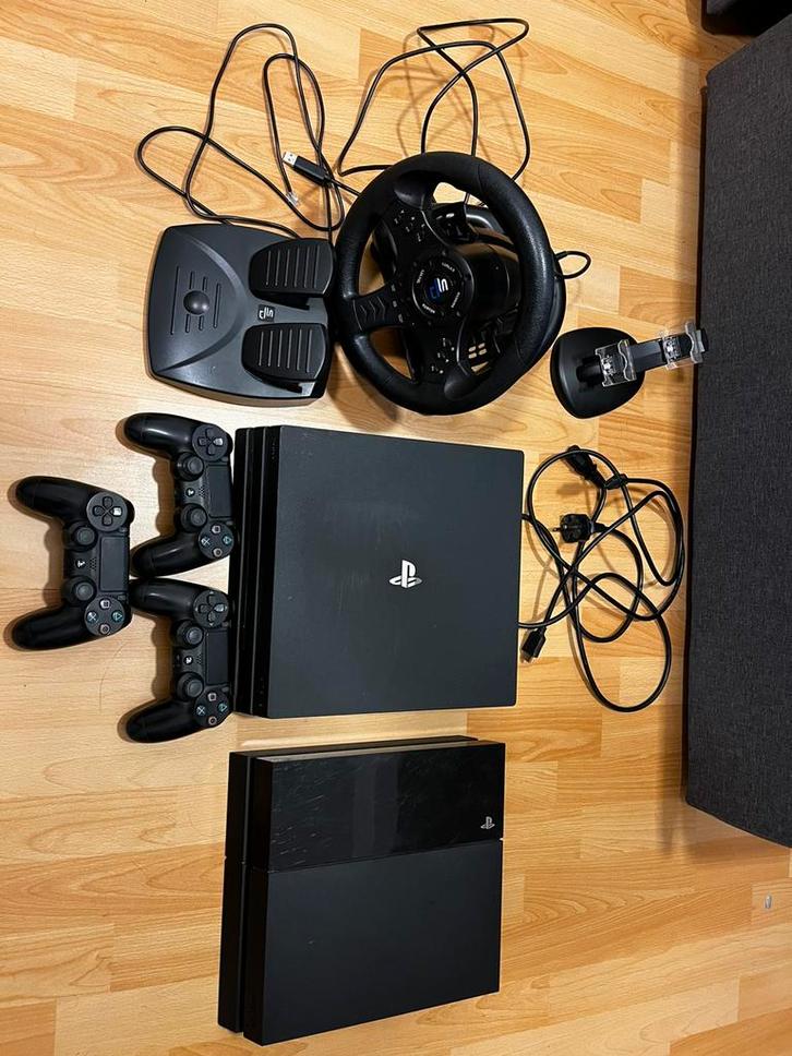 Ps4 pro + ps4 + stuur en pedaal + oplaadpaal, Games en Spelcomputers, Spelcomputers | Sony PlayStation 4, Zo goed als nieuw, Pro