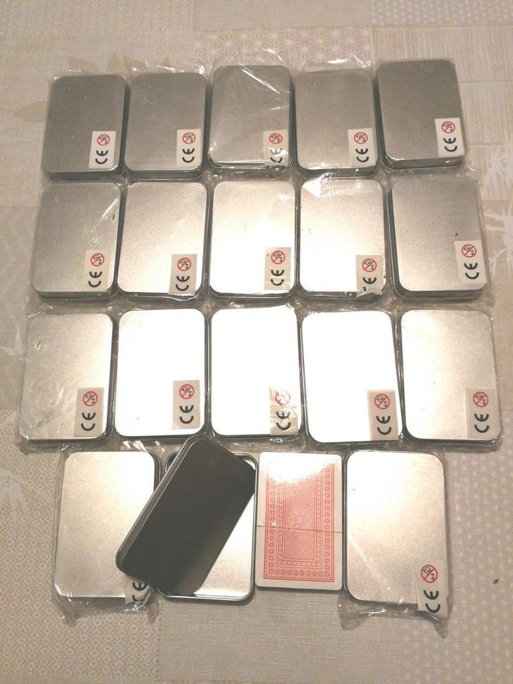 Kaarten in blikken doosje 18 stuks,Zie foto's,zie beschrijve, Hobby en Vrije tijd, Gezelschapsspellen | Kaartspellen, Nieuw, Ophalen