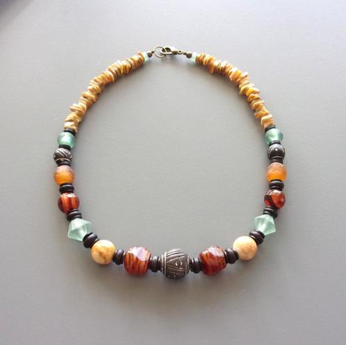 Collier africain en agates, bois fossile et terres cuites, Bijoux, Sacs & Beauté, Colliers, Neuf, Pierre ou Minéral, Vert, Avec pierre précieuse