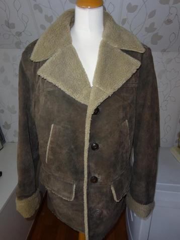 Herenjas in daim beschikbaar voor biedingen