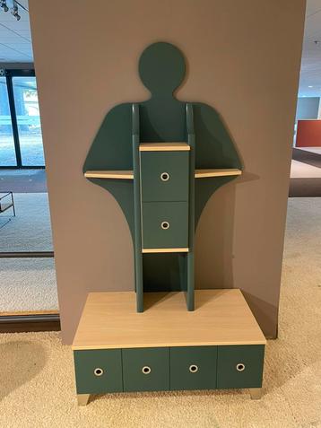 Opbergkast beschikbaar voor biedingen