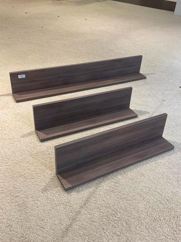 3 muurplanken beschikbaar voor biedingen