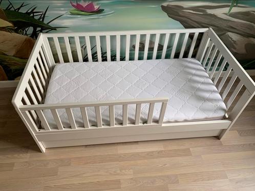 Peuterbed petite amelie met onderschuif en matras mythos, Kinderen en Baby's, Kinderkamer | Bedden, Zo goed als nieuw, Ophalen