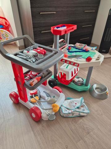 2 chariots enfant médecin et vétérinaire beschikbaar voor biedingen