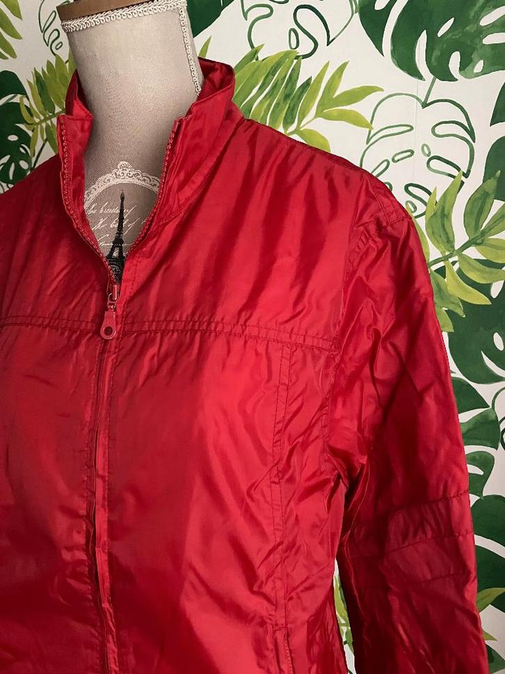 mooi sportief rood regenjasje - Mer Du Nord - 38 - als nieuw, Kleding | Dames, Jassen | Zomer, Zo goed als nieuw, Maat 38/40 (M)