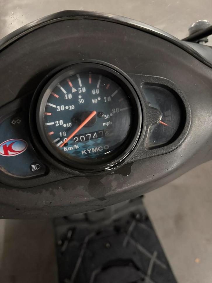 KYMCO 49cm3, Fietsen en Brommers, Scooters | Kymco, Zo goed als nieuw, Agility, Klasse B (45 km/u), Benzine, Ophalen