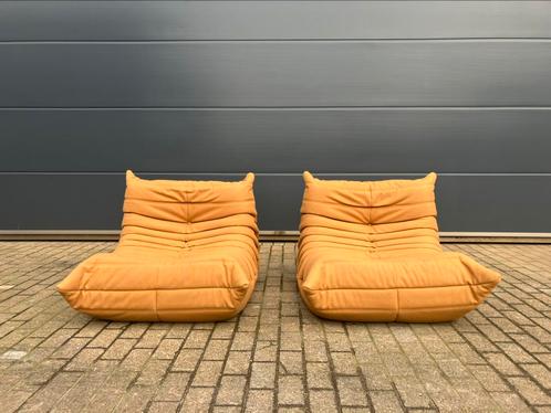 2x 100% authentieke Togo Ligne Roset 1zit, Warm Camel ZGAN!!, Huis en Inrichting, Zetels | Voetbanken en poefs, Stof, Ophalen of Verzenden