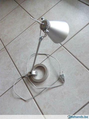 Zeer mooie bureaulamp beschikbaar voor biedingen