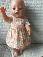 251. Babyborn: Nieuw oranje jurkje met papegaaien, Kinderen en Baby's, Speelgoed | Poppen, Ophalen of Verzenden, Nieuw, Babypop