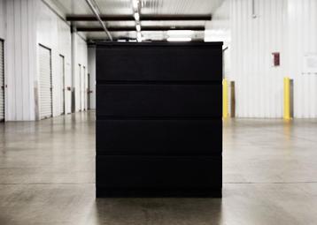 ZWARTE COMMODE KAST JYSK beschikbaar voor biedingen